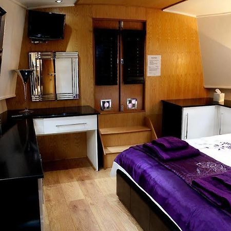 The Joker Boat Hotel Ливърпул Екстериор снимка