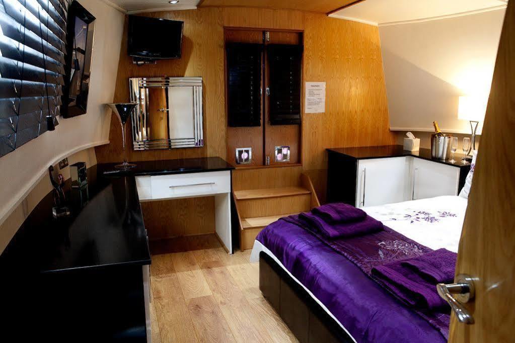 The Joker Boat Hotel Ливърпул Екстериор снимка